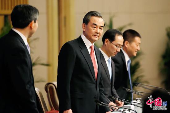 图为外交部部长王毅出席记者会