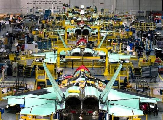 F-22战斗机生产线2012年后已被关闭,部分设备被拆卸,如果要恢复生产,需要追加大量投资