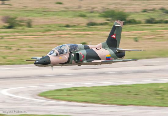委内瑞拉空军装备的K-8W教练机 


