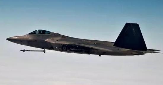 美军F-22“猛禽”战斗机