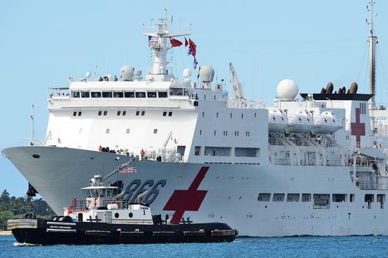 中方“和平方舟”医院船在2014年军演前驶入夏威夷珍珠港
