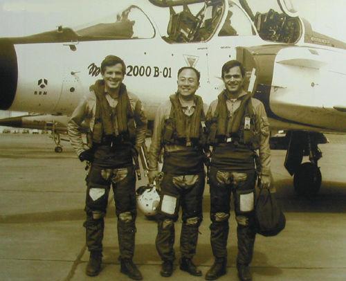参与试飞幻影2000的我军著名的战斗机飞行员、后来的空军副参谋长葛文墉将军