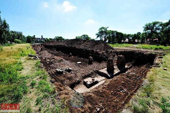 ��������ͼƬ����������չ�������������ֻ��վ�������һ������ַ��������ϸ��ʵ���Ҽ�����������ķ�¥�����ֻ��վ�������һ����ϸ������ĺ������򡣸þ�ַ������Լ170�ף���Լ140�ף�731��������ǰϦ����ը�١��»��������������