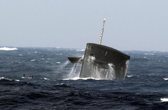 资料图：台军潜艇上浮