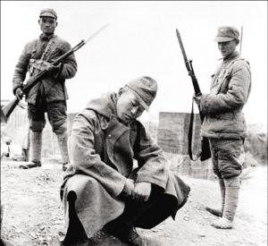 被中国军人俘虏的日军士兵。（资料图）