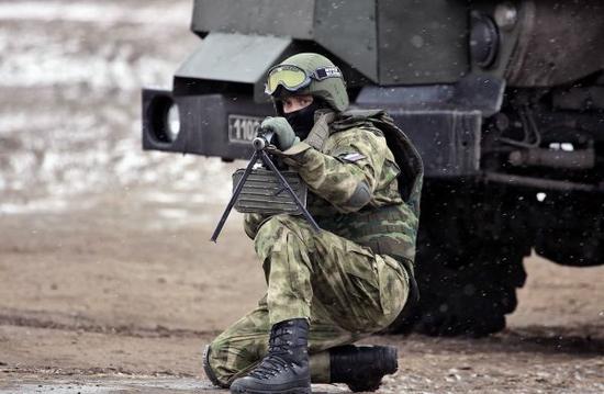 资料图：俄罗斯内卫部队特种兵战术演习。