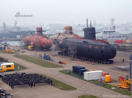 荷兰海军三艘旗鱼级常规潜艇同时上岸进行维护场地景