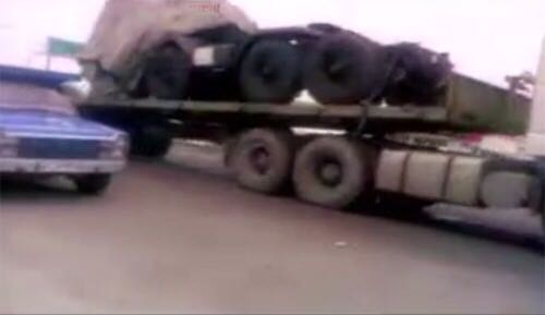牵引车上的据称就是S-300的部分部件