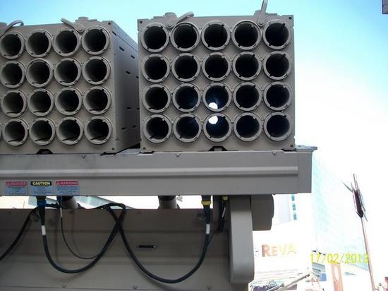 每个发射箱有20根发射管,共4排,每排5根发射管。