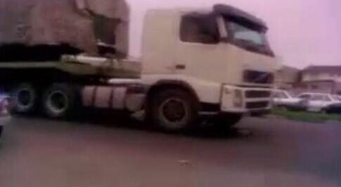 社交网络上出现的S-300导弹牵引车照片