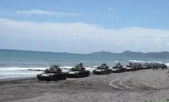显现集群坦克冲击滩头是对方装甲兵主要战术