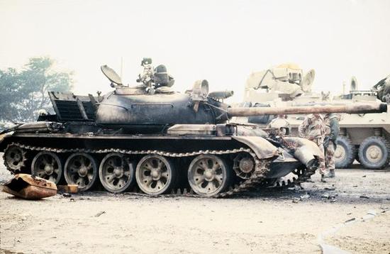 1981年5月,北方公司签订了一项坦克车辆的出口合同,其中包括 2860 辆 69-II 中型坦克和 286 辆抢救牵引车,三年时间完成。