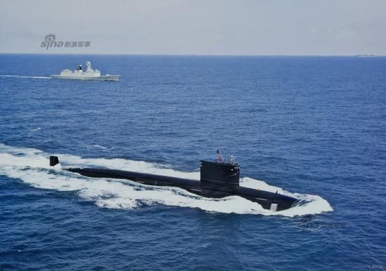 解放军可以利用潜艇和飞机对美国的航母战斗群进行潜航侦察与跟踪监视