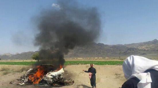 被美军无人机击毁的塔利班首领曼苏尔乘坐的轿车残骸