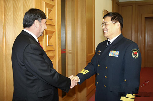 资料图:孙建国(右)