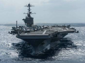 在南海巡逻的美军“约翰·斯坦尼斯”号航母(美国《华盛顿邮报》网站)