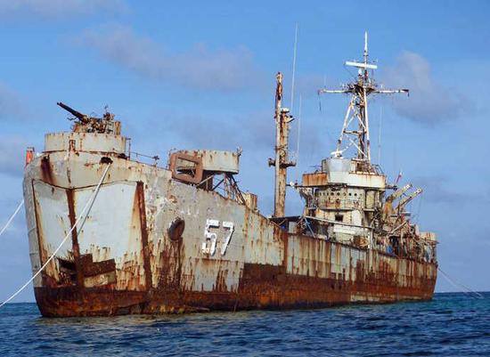 图注：菲律宾破旧军舰非法“搁浅坐滩”中国仁爱礁。