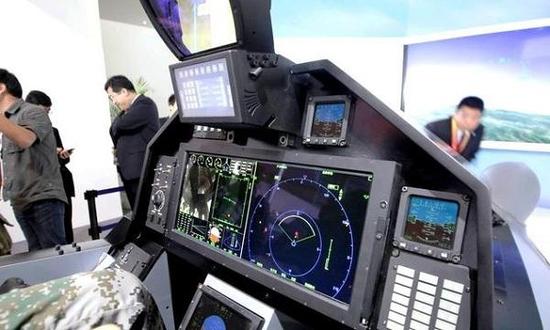 中国在珠海航展公开的一体化座舱显示系统