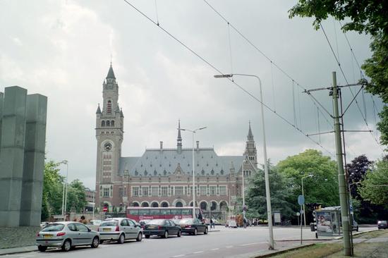 �ܲ�λ�ں����ĺ������ʷ�ͥ