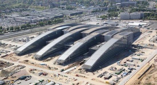 AUIS-fxtsatm1062600.jpg