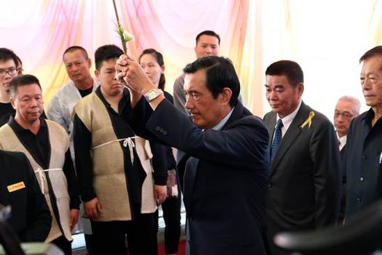 ����ͼ����Ӣ��3�ճ�ϯ̨������Ա�����Ը��ײ̵�孵ĸ��ʽ