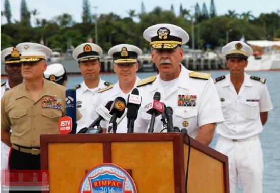 美国太平洋舰队司令斯科特·斯威夫特5日就环太军演开幕举行记者会(美国《星条旗报》网站)