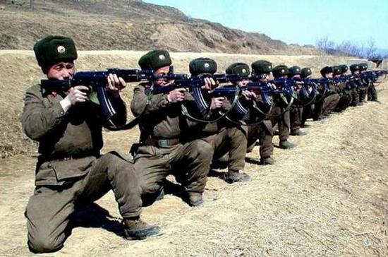 朝鲜人民军进行射击训练