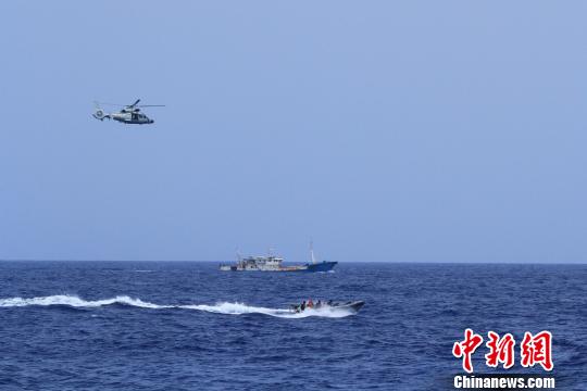 Ö±Éý»úÉý¿Õ½øÐÐѲÂß¾¯½ä