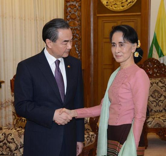 2016年4月5日，昂山素季在缅甸内比都会见王毅