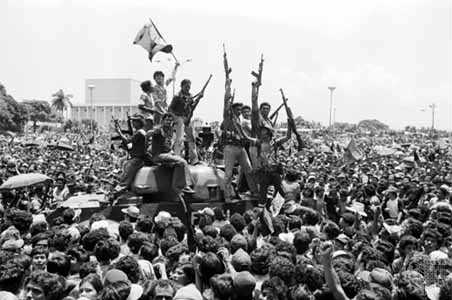 1979年，尼加拉瓜桑解阵夺取政权