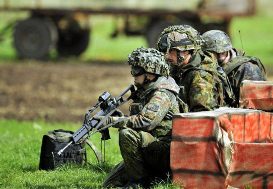 资料图:德国军人正在进行作战训练