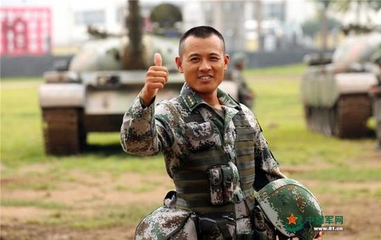 朱日和系列军演现豹狼坦克大战