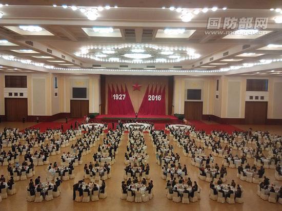 7月31日,国防部举行盛大招待会,热烈庆祝建军89周年。李爱民 摄