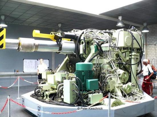 我军新式单管130舰炮到底多牛