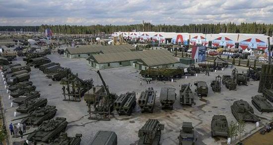 �μӱ�����̹�˺ͳ�����Ī˹���ݰ����߹�԰�ڼ���(����˹������)