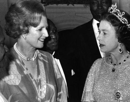 英国首位女首相撒切尔夫人同英女王伊丽莎白二世