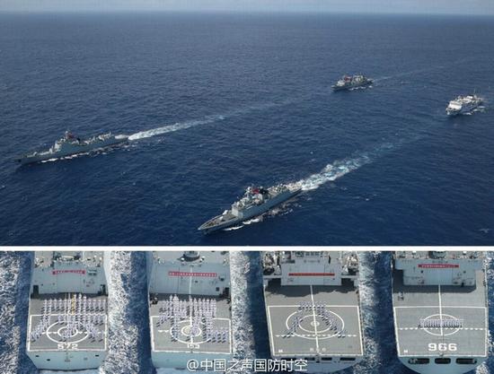 图为中国海军在美国过建军节，甲板上摆出“庆祝八一”。