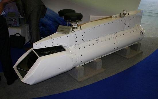 俄罗斯新一代吊舱还在发展之中，图为PAK-FA/T-50配备的101-K N导航/瞄准吊舱