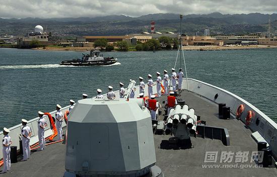 图为衡水舰进港。