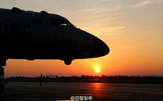 中国空军多型主战飞机赴南海战斗巡航