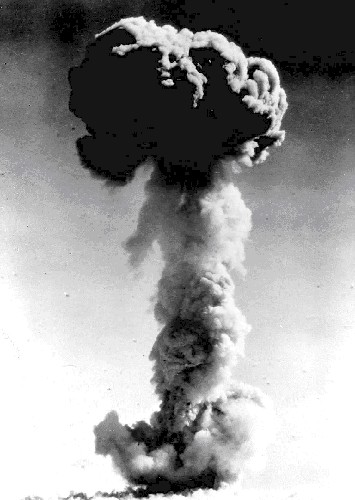 资料图:1964年我国第一颗原子弹爆炸成功