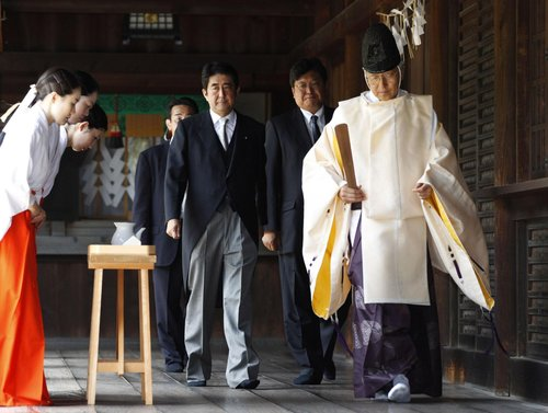 资料图：安倍此前参拜靖国神社