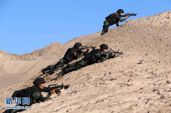 资料图:“卫士-16·昆仑”反恐维稳战役演习现场