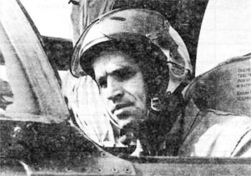 资料图：苏军飞行员叶利谢耶夫荣获“苏联英雄”称号