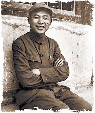 美国记者埃德加·斯诺在延安为徐海东拍摄的经典照片