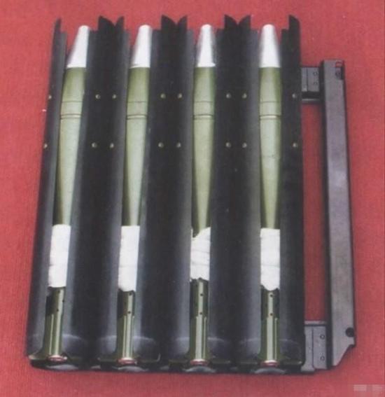 PCP001式速射迫击炮使用的4发弹夹