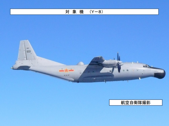 19日,日本空自拍摄的中国运-8