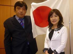 稻田朋美和日本新纳粹组织——国家社会主义日本劳动者党主要人物山田有二的合影