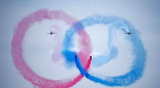 “红箭”典型表演队形