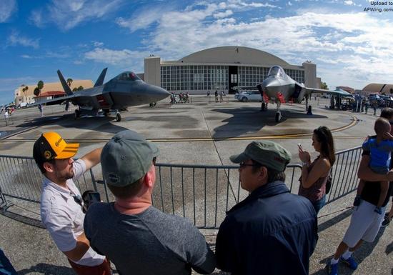 F-22与F-35地面高度对比